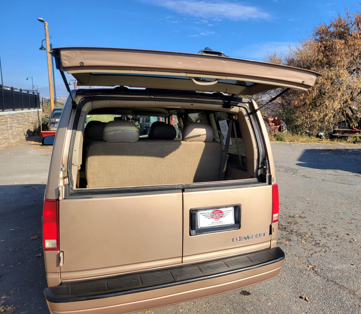 1996 Brown /Tan Chevrolet Astro (1GNEL19W0TB) with an 4.3L V6 engine, Automatic transmission, located at 450 N Russell, Missoula, MT, 59801, (406) 543-6600, 46.874496, -114.017433 - Hard to Find All Wheel Drive Astro Van. Only 86K Miles. Runs Great. Automatic Transmission. Air Conditioning. Cruise Control. 3rd Row Seating. This vehicle is more then 20 years old and is not eligible for lending through our finance companies - Photo#8